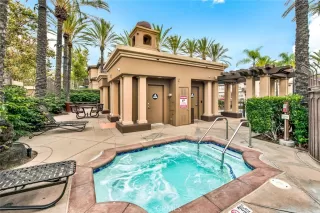 Photo #4: OC25251947 Listing 