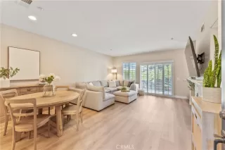 Photo #3: OC25252514 Listing