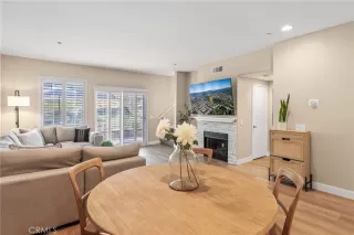 Photo #4: OC25252514 Listing