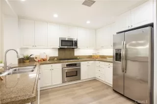 Photo #5: OC25252683 Listing 