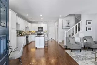 Photo #1: OC25252938 Listing 