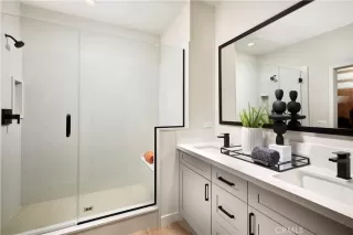 Photo #3: OC25253036 Listing 