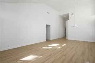 Photo #6: OC25253043 Listing