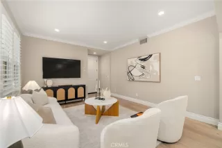 Photo #4: OC25253668 Listing 