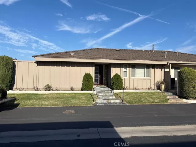 MLS: OC25253697 Condo For Sale