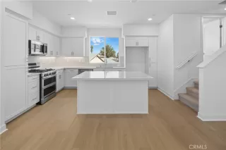 Photo #5: OC25253790 Listing 