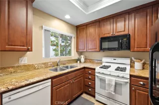 Photo #6: OC25254123 Listing 