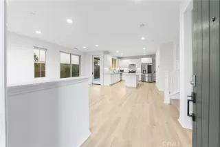 Photo #3: OC25255056 Listing