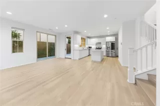 Photo #4: OC25255056 Listing