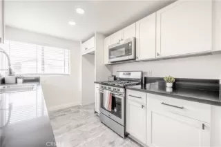 Photo #5: OC25255075 Listing 