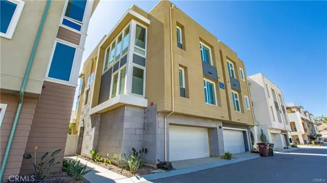 MLS: OC25255264 Condo For Sale
