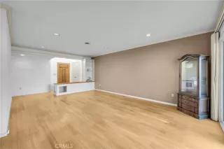 Photo #5: OC25255657 Listing 