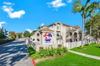 More Details about MLS # OC25256449 : 4561 WARNER 201