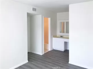 Photo #5: OC25257051 Listing 