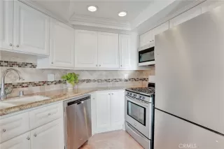 Photo #5: OC25257211 Listing