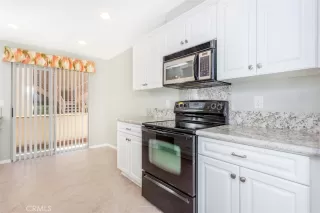 Photo #4: OC25257301 Listing