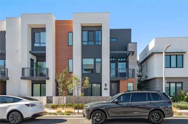 MLS: OC25258867 Condo For Sale