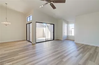 Photo #4: OC25260335 Listing 