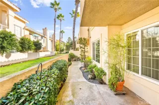 More Details about MLS # OC25261629 : 25203 VIA AZUL