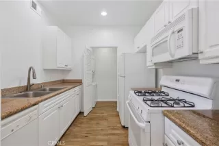 Photo #5: OC25262416 Listing 