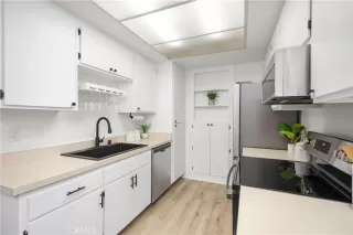 Photo #6: OC25262570 Listing