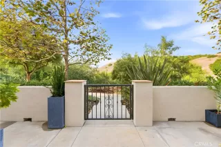 Photo #2: OC25262963 Listing 