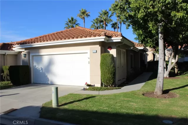 MLS: OC25263396 Condo For Sale