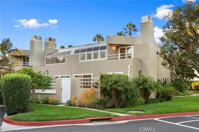 MLS: OC25263913 Condo For Sale