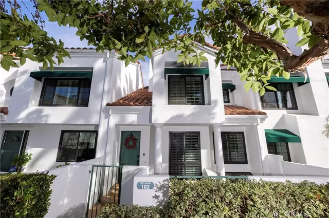 MLS: OC25264330 Condo For Sale