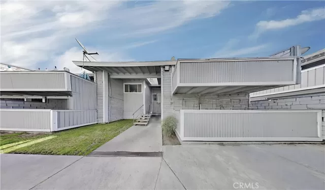 MLS: OC25266313 Condo For Sale