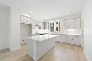 Photo #4: OC25266946 Listing 