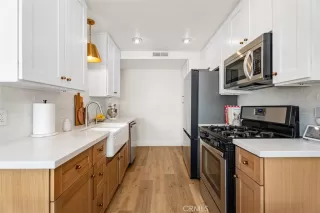 More Details about MLS # OC25268237 : 22985 VIA CEREZA 2B