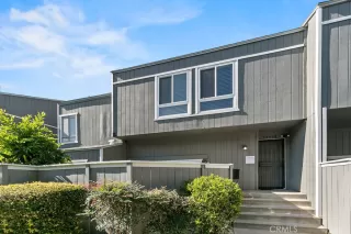 More Details about MLS # OC25268680 : 2961 S FAIRVIEW B