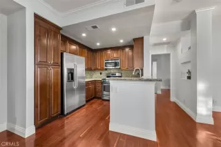 Photo #6: OC25268747 Listing 