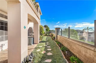 Photo #5: OC25269526 Listing 