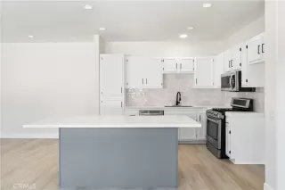 Photo #5: OC25270498 Listing 