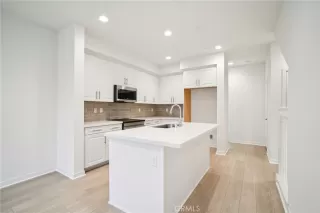 Photo #3: OC25271933 Listing 