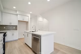 Photo #5: OC25271933 Listing 