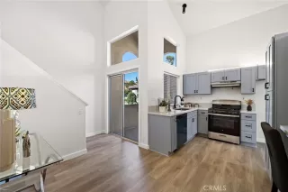 Photo #5: OC25272375 Listing