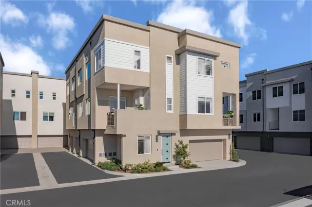 MLS: OC25272446 Condo For Sale