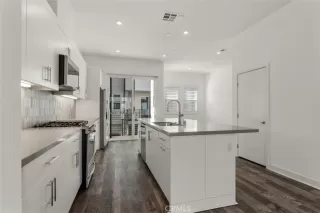 Photo #5: OC25273919 Listing 