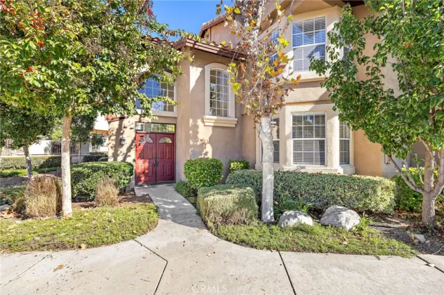 MLS: OC25274304 Condo For Sale