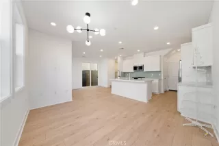 Photo #4: OC25274981 Listing