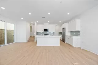 Photo #5: OC25274981 Listing