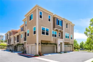 Photo #2: OC25275611 Listing