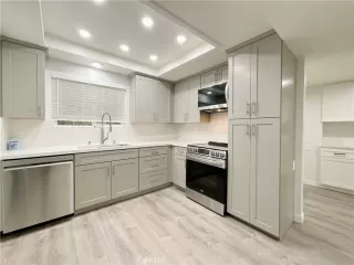 Photo #5: OC25276108 Listing 