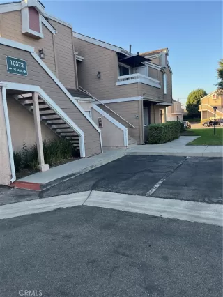 More Details about MLS # OC25276207 : 10372 W BRIAR OAKS