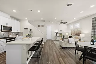 Photo #6: OC25277113 Listing