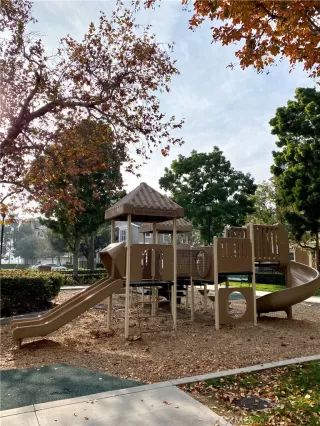 Photo #5: OC25279279 Listing 