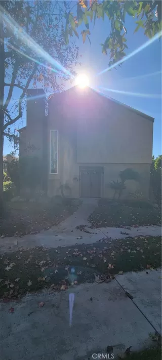 Browse active condo listings in FOUNTAIN PARK